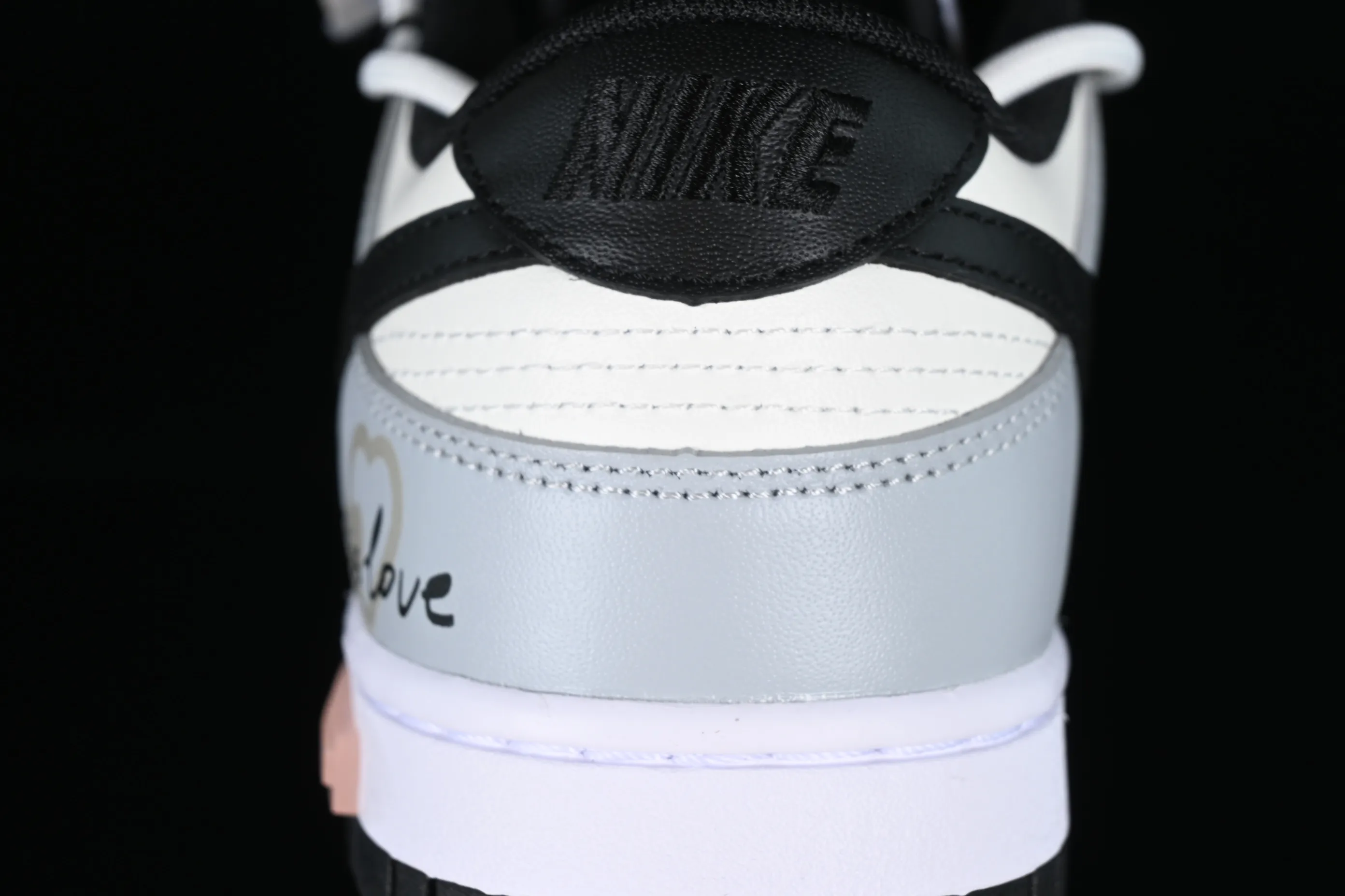All Categories Nk SB Dunk Series Nk SB Dunk Low Low-top sneakers Nk Dunk Low Panda Prank-The Art of Love SB strappy low-top casual sneakers DD1391-100